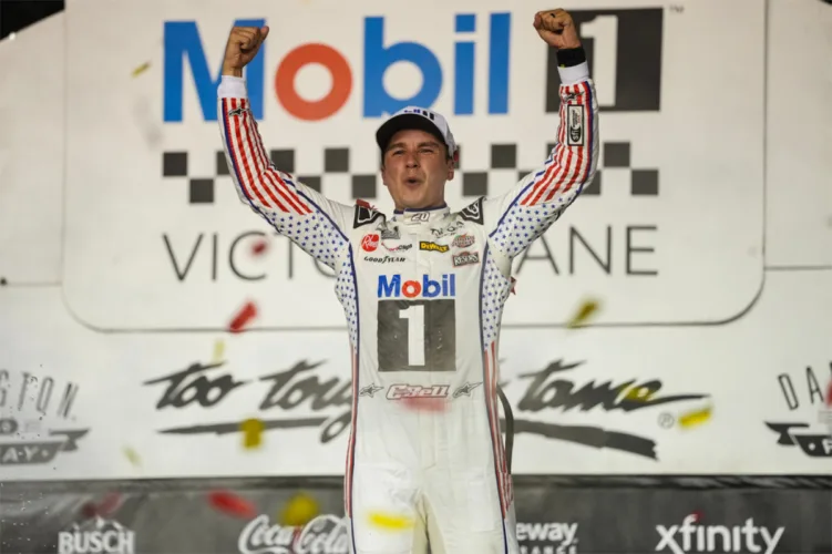Bell passes Larson, wins Southern 500